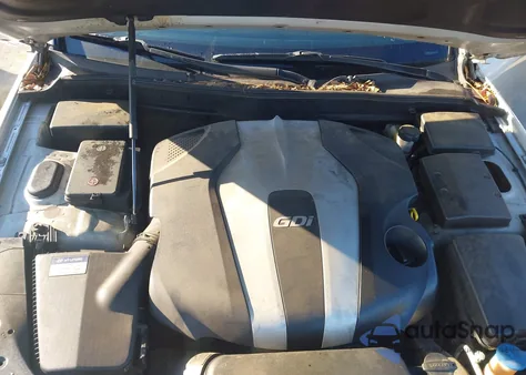 2013 Hyundai Genesis 3.8 z USA, uszkodzony, nr VIN KMHGC4DD5DU233523